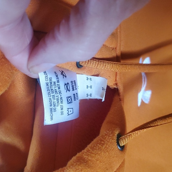 Under Armor Embroidered Graphic Long Sleeve Orange Sz. XL Hoodie - Picture 6 of 12